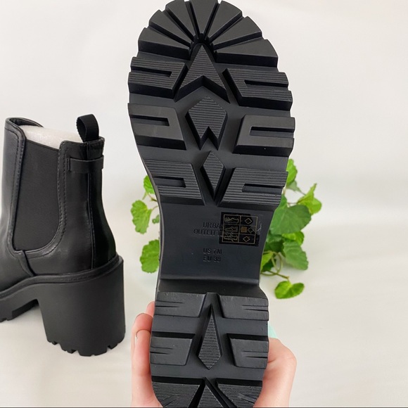 Urban Outfitters UO Chloe Chelsea Timeless Boot Black Heeled Chunky 90s Y2K New - Picture 12 of 16